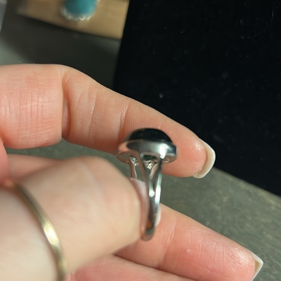 Elegant Green Silver Ring - Picture 3 of 3